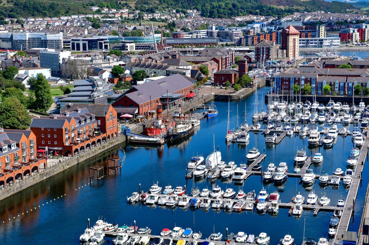 Just Stay Wales - Meridian Tower Marina & City View - 2 Bed Apartment Swansea Bagian luar foto